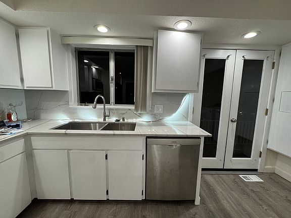 4th image of 2767 Lakeside Dr
