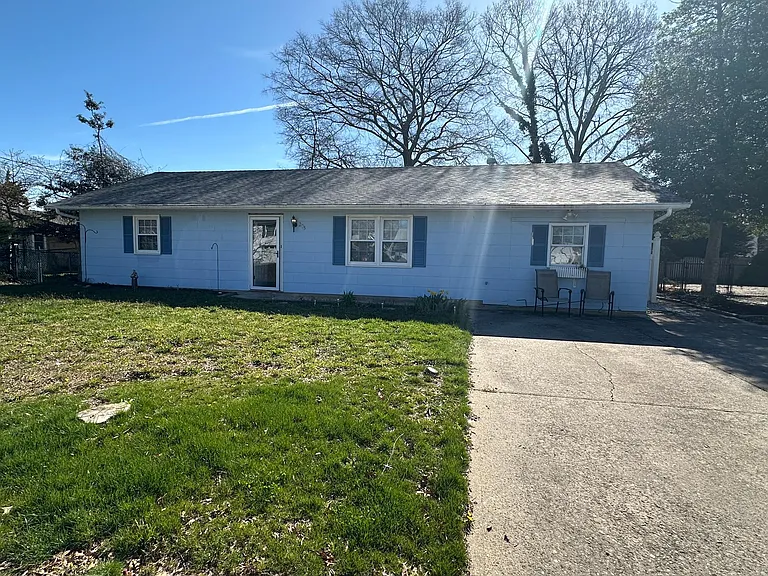 205 Fernwood Ln — Photo 3