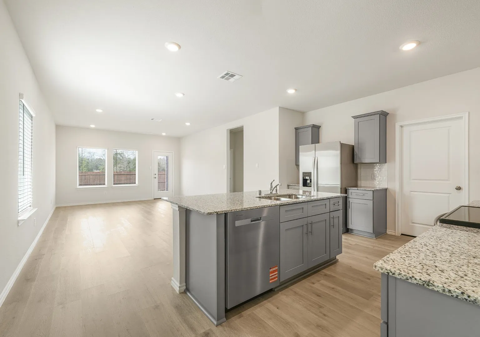 1527 Brooke Drive — Photo 3