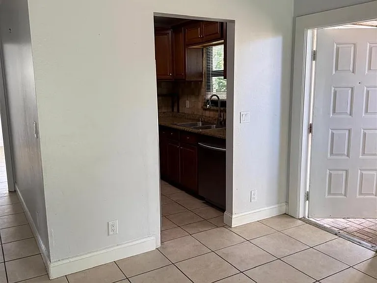 1216 Periwinkle Pl — Photo 5