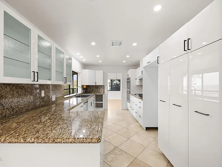 534 Alta Vista Ave — Photo 13