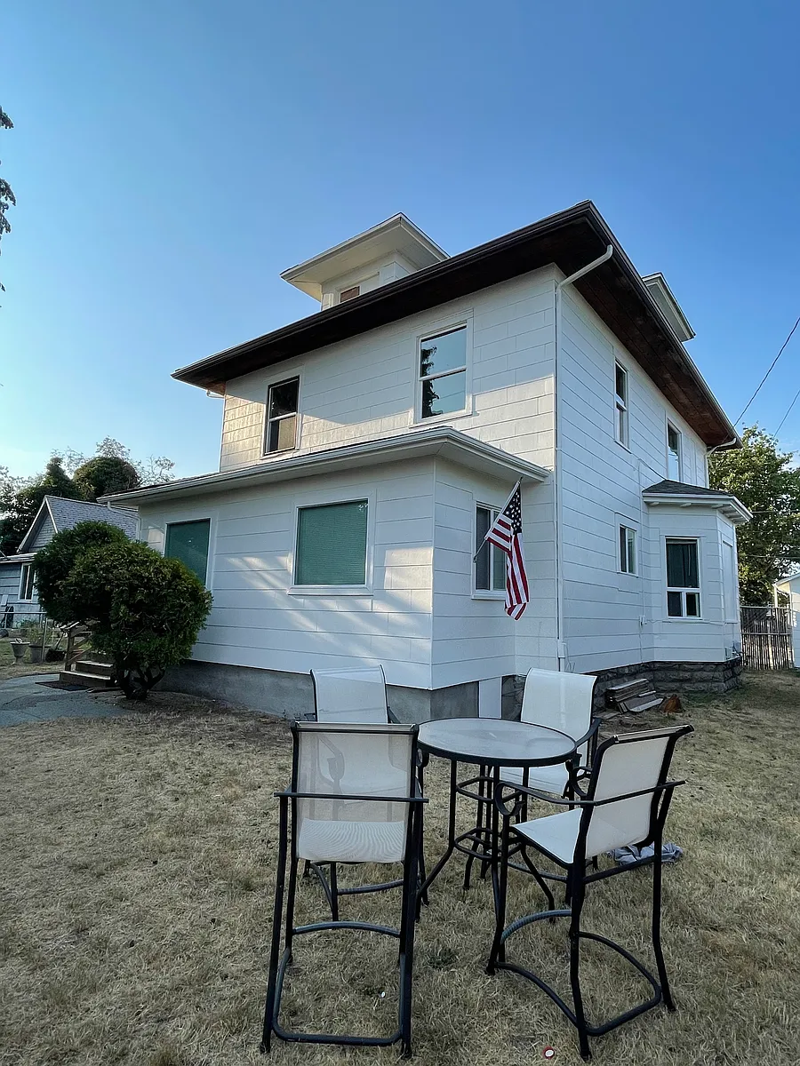 Building Photo - 1032 4th St #4