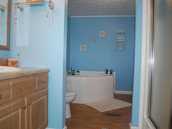 3rd image of 52 Edgewater Ct