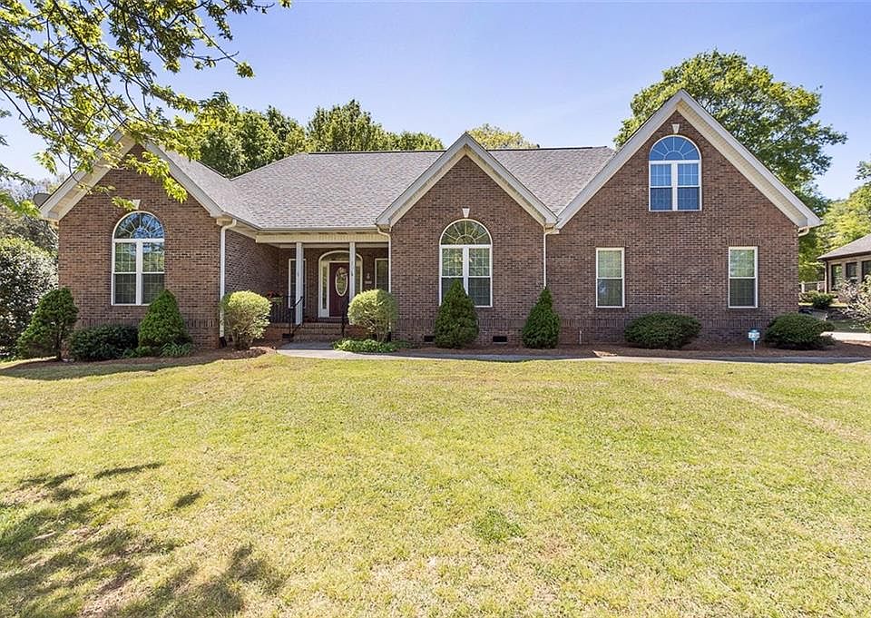 1st image of 124 Creekwalk Dr