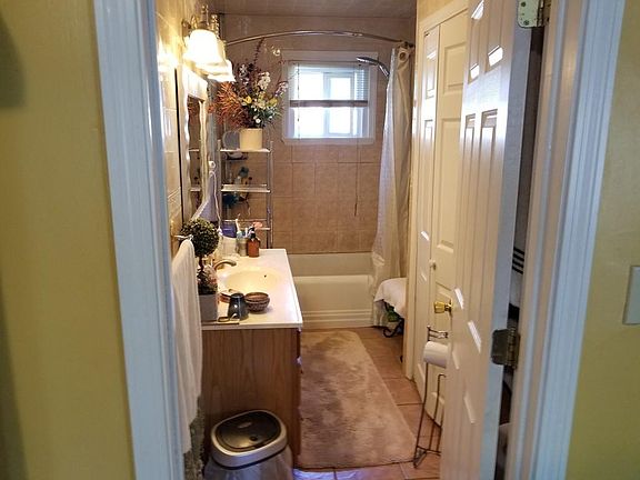 3rd image of 46 Carroll Ave