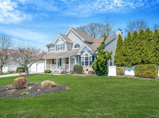 1 Ivy Ct, Centereach, NY 11720