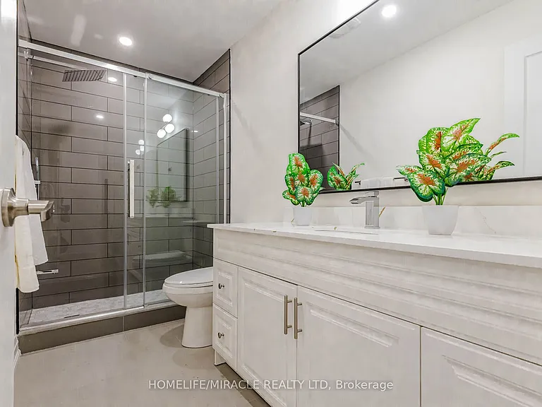 563 Taplow Cres — Photo 23