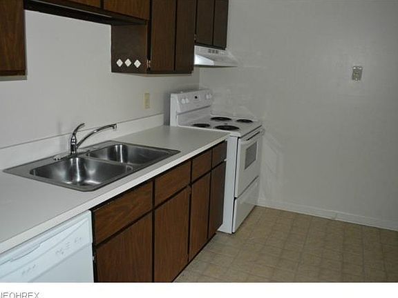 3rd image of 77 Atterbury Blvd APT 305