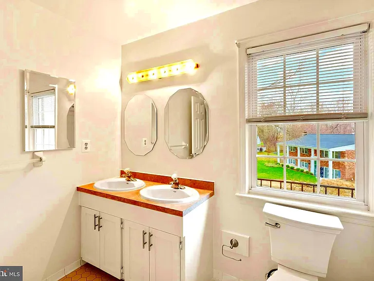 7109 Davis Ct — Photo 36