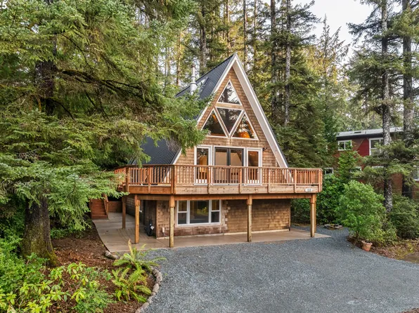 108 College Ave, Manzanita, OR 97130