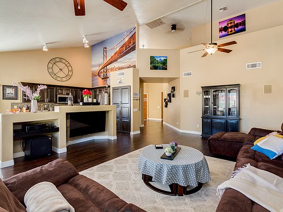 5th image of 1047 N Arroya