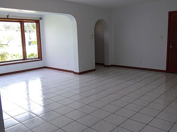 Livingroom 27x23 with nook