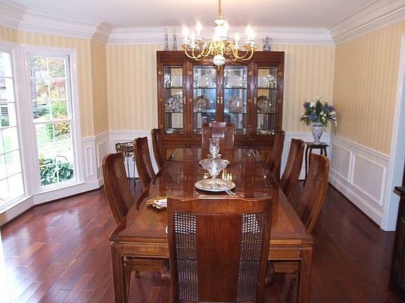 Large Dining Room With Bay Window 