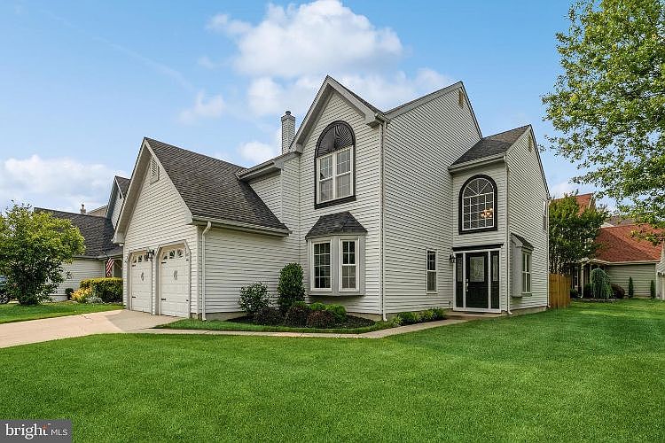 1st image of 15 Moorfield Ct