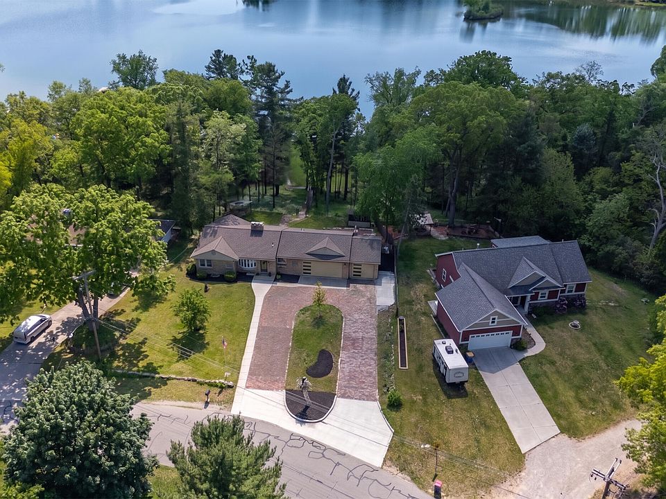 1st image of 3311 Dorais Dr NE