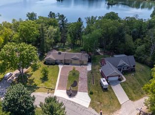 3311 Dorais Dr NE, Grand Rapids, MI 49525