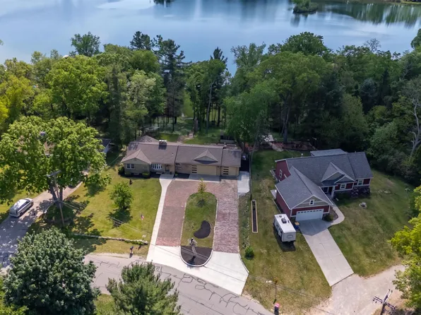 3311 Dorais Dr NE, Grand Rapids, MI 49525