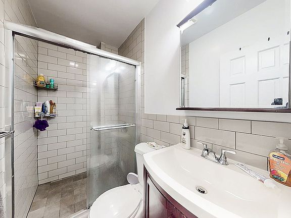 5th image of 216 E 95th St APT 5E