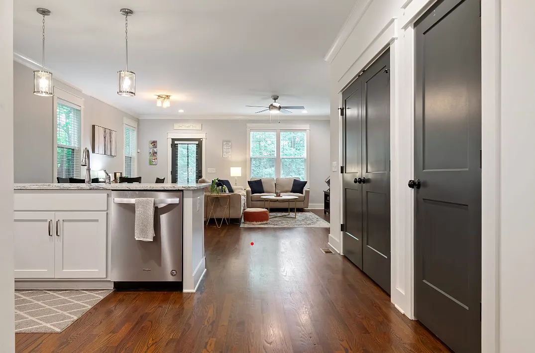 3 bed, 1720 sqft, $2,950 — Photo 4