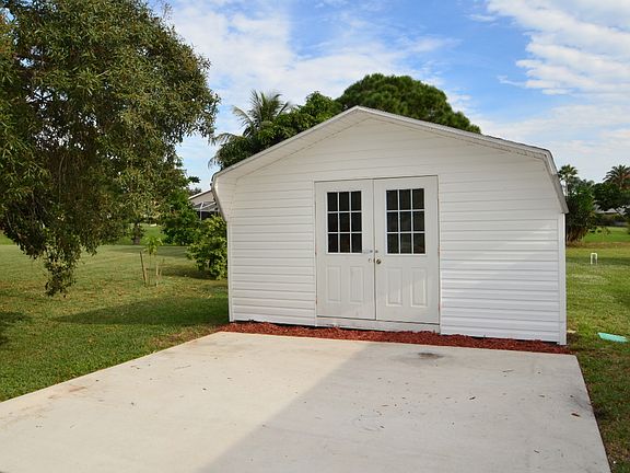 4th image of 2081 SE Allamanda Dr