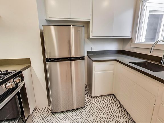 3rd image of 415 Euclid Ave APT 4