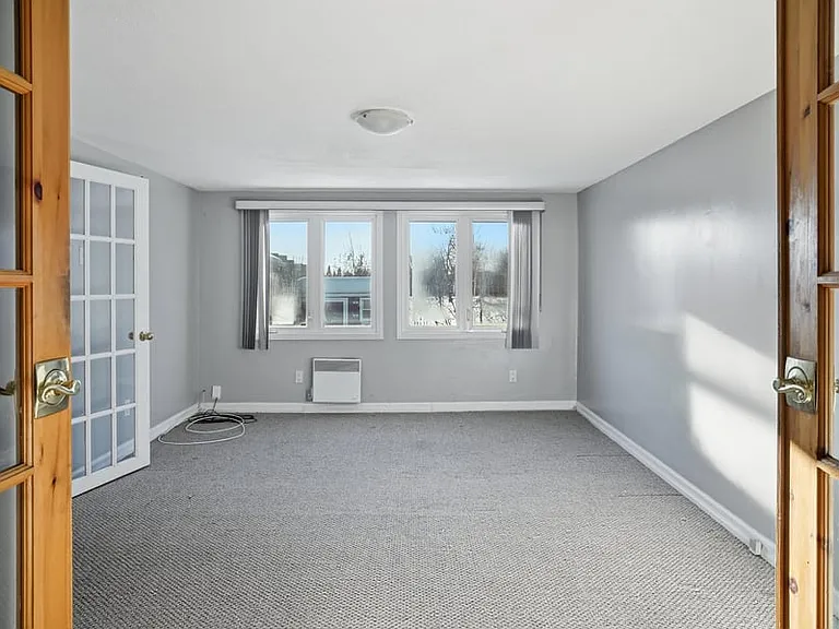 704 Claude St #B — Photo 5