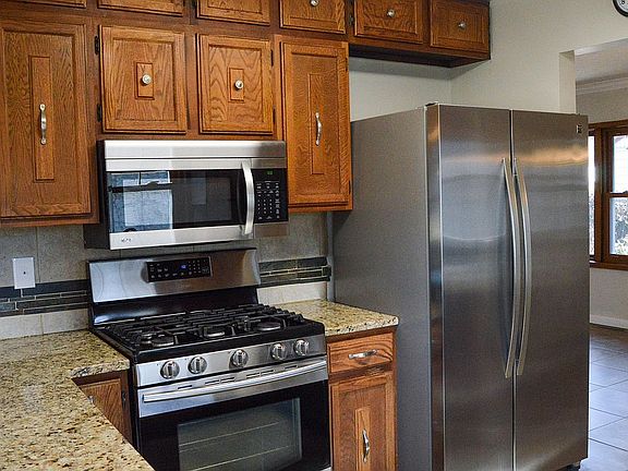 Eat-In Kitchen