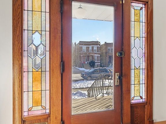 2nd image of 1910 Harvey Ave