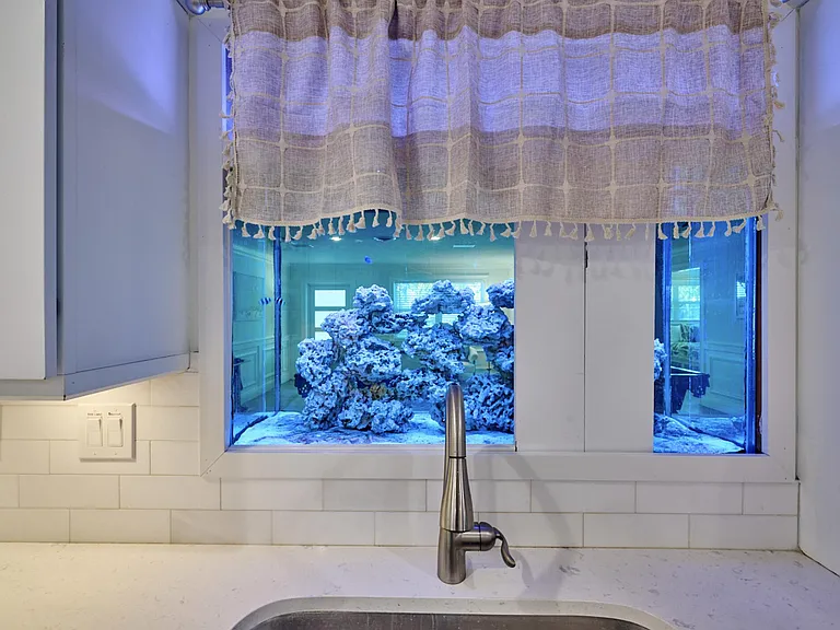 100 Neptune Dr — Photo 18