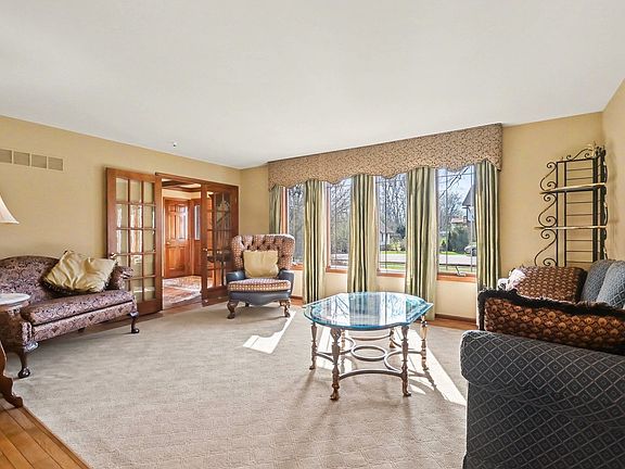 4th image of 1615 Margaret Ln