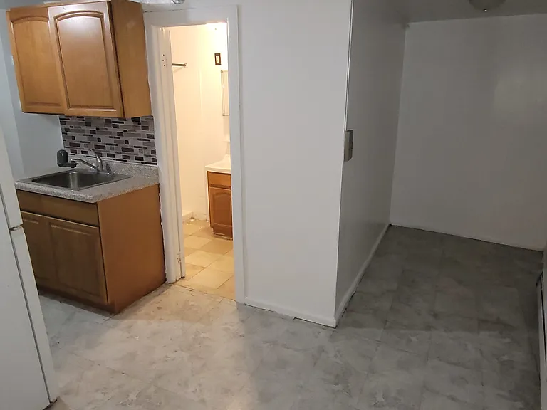 1841 Mohegan Ave #15 — Photo 6