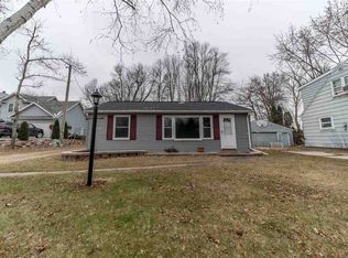 623 Hunters Point Rd, Neenah, WI 54956