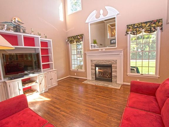 3rd image of 71 Glade Cir E