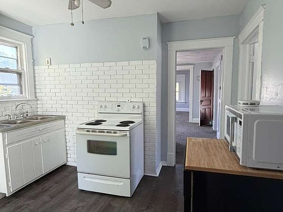 3rd image of 2841 Macklem Ave #2