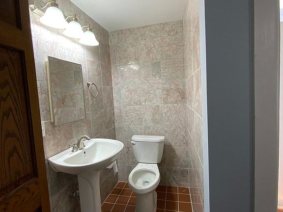 5th image of 1841 W Touhy Ave #1