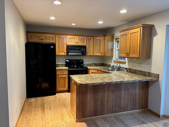 4th image of 2307 SE Capricorn Ave