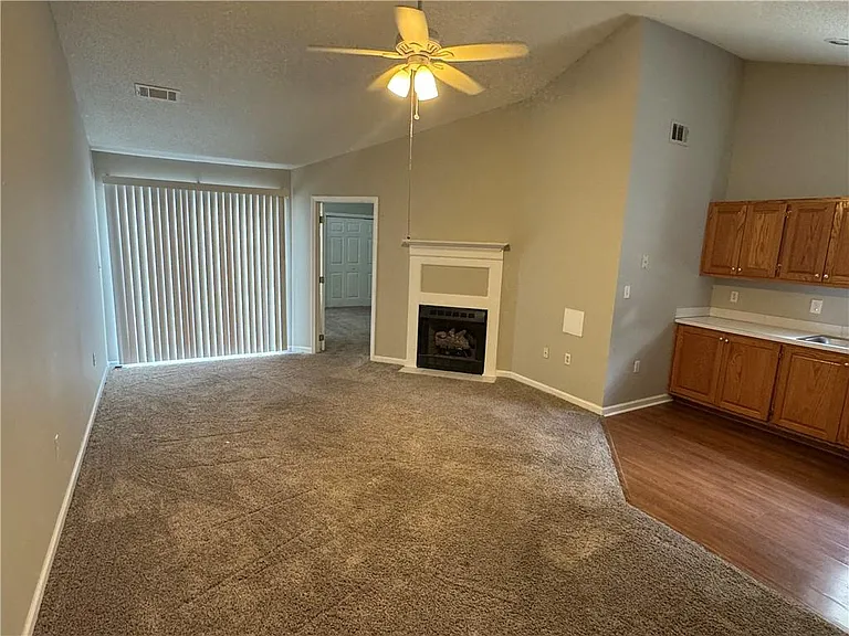 61 W Sellers St #D — Photo 2