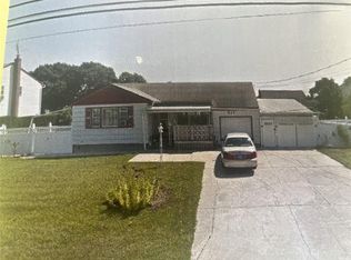 937 3rd St, West Babylon, NY 11704