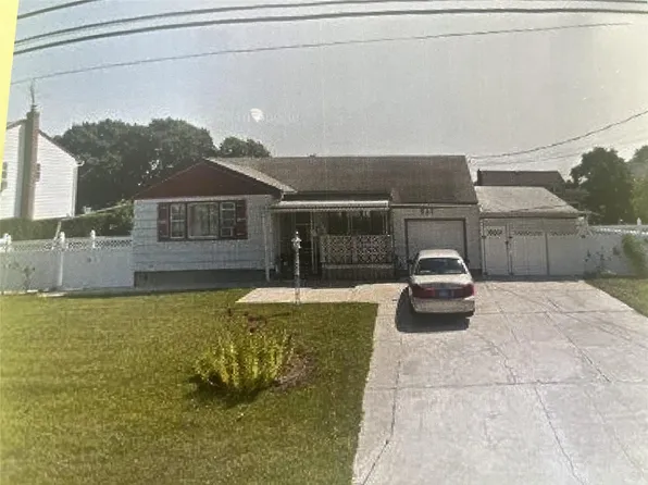 937 3 Street, West Babylon, NY 11704