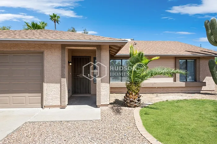 3 bed, 2.0 bath, 1402 sqft, $2,310 — Photo 4