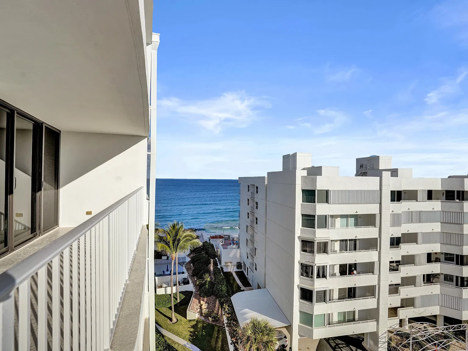 2 bed, 2.0 bath, 1417 sqft, $4,400 — Photo 4