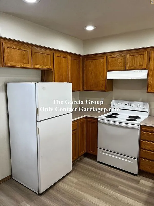 2 bed, 1.5 bath, 990 sqft, $1,895 — Photo 3