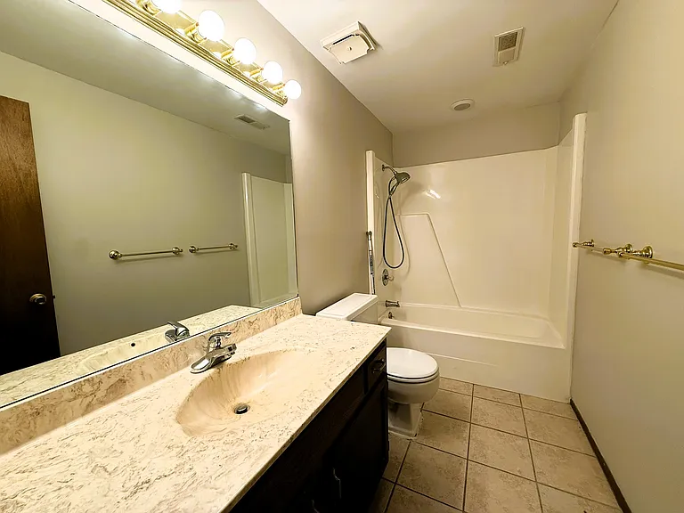 1325 N Denene Ln — Photo 6