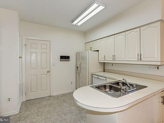 4th image of 6413 Little Potters Ln