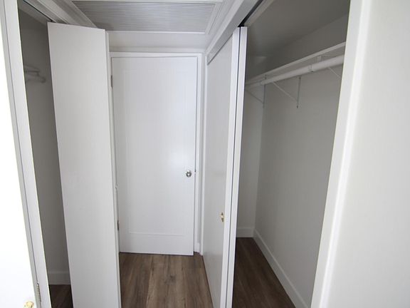 4th image of 121 1/2 N Hamilton Dr #105