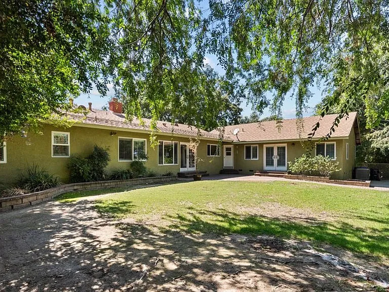 24364 Arcadia St — Photo 4