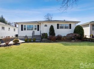660 W Meadow Ave, Rahway, NJ 07065