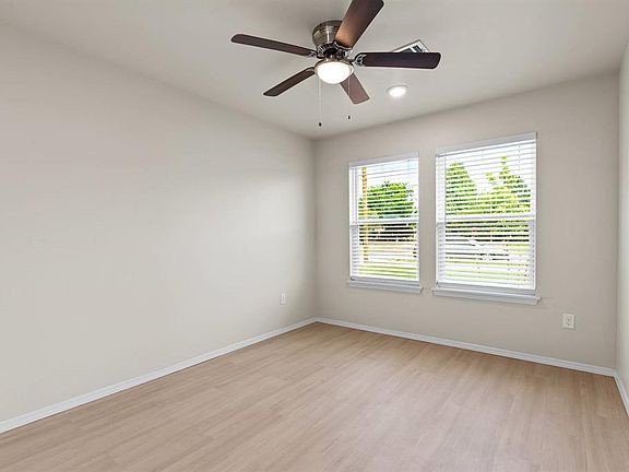 5th image of 216 E Abbot Ln