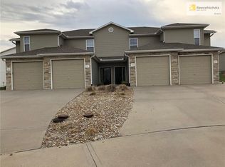 1614 SW Madison Cir, Lees Summit, MO 64081