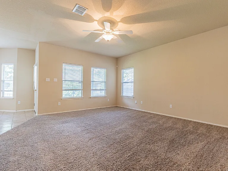 906 Ashbury Blf — Photo 9